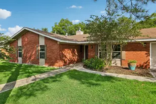810 Vogel Dr, Lockhart, TX 78644 - Photo 1