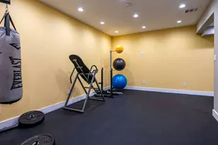 935 La Posada Dr, Austin, TX 78752 - Photo 31