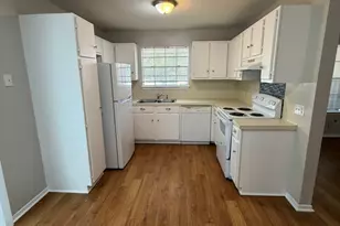 8705 Piney Point Dr, Austin, TX 78729 - Photo 7