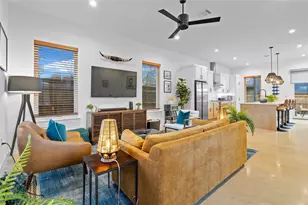 205 W Croslin St, Austin, TX 78752 - Photo 3