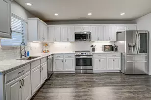 10614 Black Wolf Bay, San Antonio, TX 78245 - Photo 11
