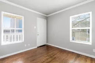 204 E 30th St, Austin, TX 78705 - Photo 9