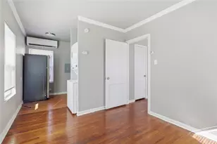 204 E 30th St, Austin, TX 78705 - Photo 7