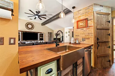 372 Hidden Oaks Drive, Elgin, TX 78621 - Photo 11