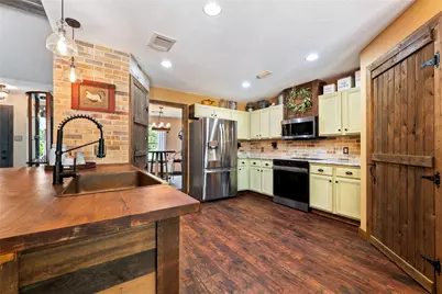 372 Hidden Oaks Drive, Elgin, TX 78621 - Photo 9