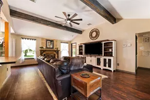 372 Hidden Oaks Dr, Elgin, TX 78621 - Photo 5