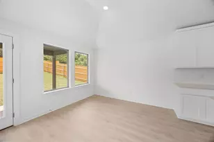 313 Sepulveda St, Hutto, TX 78634 - Photo 7