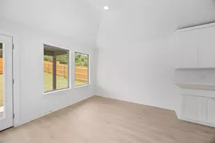 313 Sepulveda St, Hutto, TX 78634 - Photo 9
