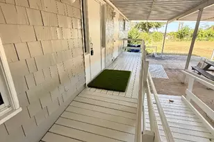 1102 Beech St, Taylor, TX 76574 - Photo 9