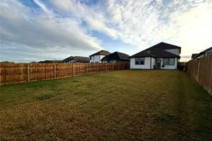 174 Gullivers Dr, Elgin, TX 78621 - Photo 19