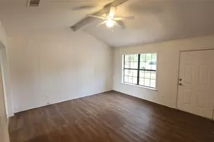 903 W 1st St, Cameron, TX 76520 - Photo 9
