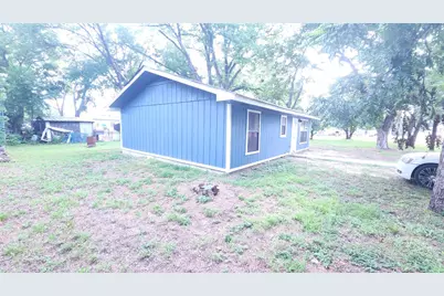 903 W 1st Street, Cameron, TX 76520 - Photo 17