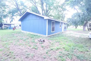 903 W 1st St, Cameron, TX 76520 - Photo 17