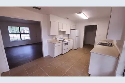 903 W 1st Street, Cameron, TX 76520 - Photo 13