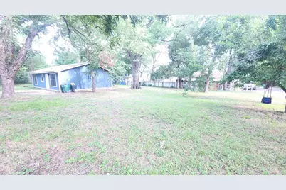 903 W 1st Street, Cameron, TX 76520 - Photo 21