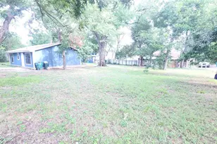 903 W 1st St, Cameron, TX 76520 - Photo 21