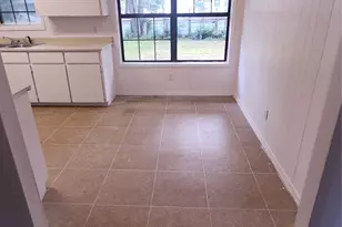 903 W 1st St, Cameron, TX 76520 - Photo 11