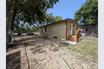 320 Laredo Street, Lockhart, TX 78644 - Photo 25