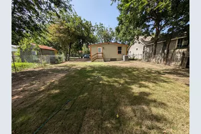 320 Laredo Street, Lockhart, TX 78644 - Photo 23