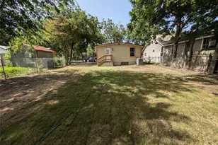 320 Laredo St, Lockhart, TX 78644 - Photo 23