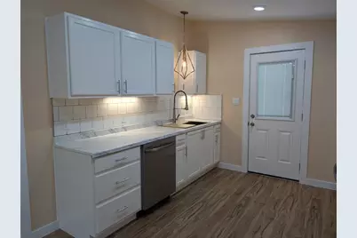 320 Laredo Street, Lockhart, TX 78644 - Photo 5