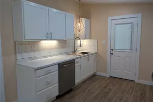 320 Laredo St, Lockhart, TX 78644 - Photo 5