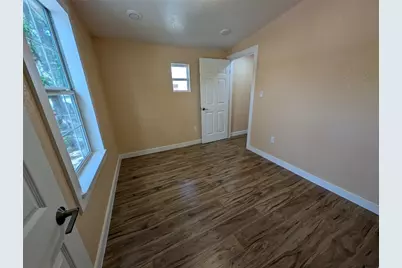 320 Laredo Street, Lockhart, TX 78644 - Photo 15