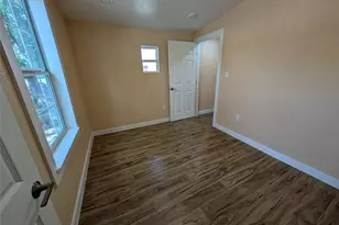 320 Laredo St, Lockhart, TX 78644 - Photo 15