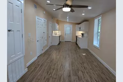 320 Laredo Street, Lockhart, TX 78644 - Photo 3