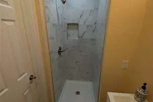 320 Laredo St, Lockhart, TX 78644 - Photo 21