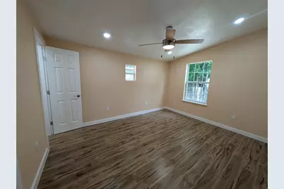 320 Laredo Street, Lockhart, TX 78644 - Photo 9