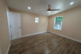 320 Laredo St, Lockhart, TX 78644 - Photo 9