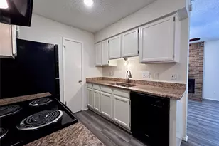 2103 Courtney St, Austin, TX 78745 - Photo 9
