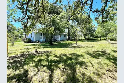 2105 W Gillis Avenue, Cameron, TX 76520 - Photo 7