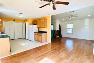 2105 W Gillis Ave, Cameron, TX 76520 - Photo 3