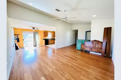 2105 W Gillis Avenue, Cameron, TX 76520 - Photo 5