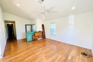 2105 W Gillis Ave, Cameron, TX 76520 - Photo 9