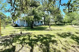 2105 W Gillis Ave, Cameron, TX 76520 - Photo 7