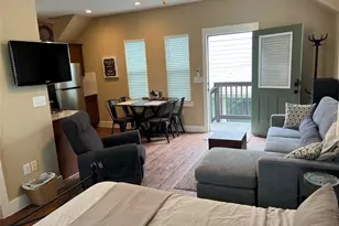 911-B Morrow St, Austin, TX 78757 - Photo 5