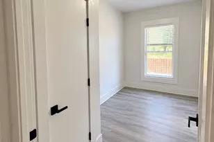 608 E Pecan St, Taylor, TX 76574 - Photo 7