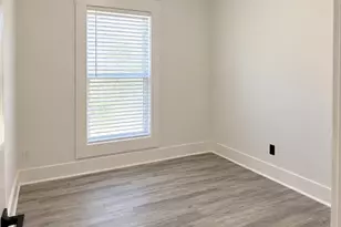608 E Pecan St, Taylor, TX 76574 - Photo 9