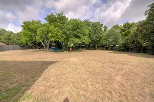 1308 S Pine St, Georgetown, TX 78626 - Photo 23