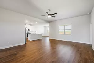 401 W Luna Blue Ln, Jarrell, TX 76537 - Photo 3