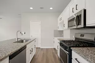 121 Shiner Ln, Georgetown, TX 78626 - Photo 5