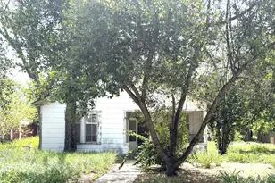 119 Pine St, Luling, TX 78648 - Photo 11