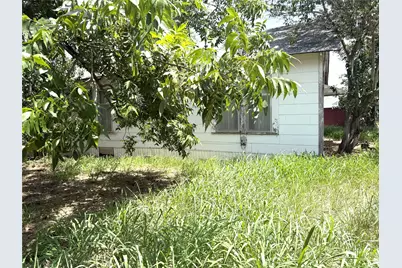 119 Pine Street, Luling, TX 78648 - Photo 13