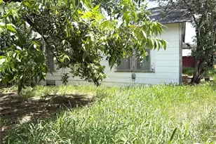119 Pine St, Luling, TX 78648 - Photo 13