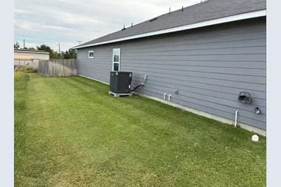 954 E Salty Street, Thorndale, TX 76577 - Photo 3