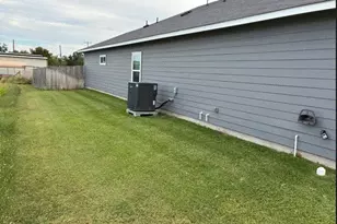 954 E Salty St, Thorndale, TX 76577 - Photo 3