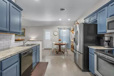 1202 E Avenue F, Lampasas, TX 76550 - Photo 9